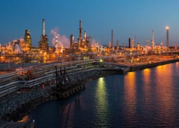 Biggest U.S. East Coast Oil Refinery Files for Bankruptcy