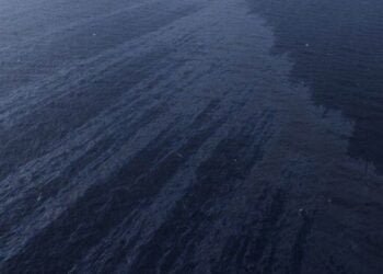 Spill From Sunken Tanker Spreads Through Central Philippine Islands