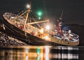 FV Algrie trawler grounded