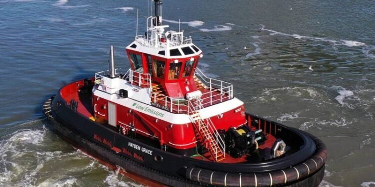 Master Boat Builders Delivers New Tug to Bay Houston Towing