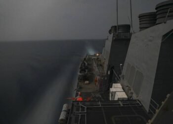 US, Canadian Warships Sail Through Taiwan Strait