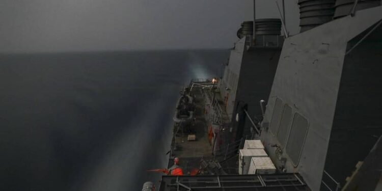 US, Canadian Warships Sail Through Taiwan Strait