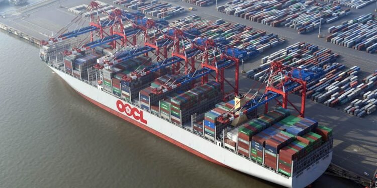 Ship Photos: World’s Largest Containership Docks in Wilhelmshaven