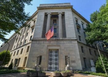 Three Austal USA Executives Indicted for Fraud