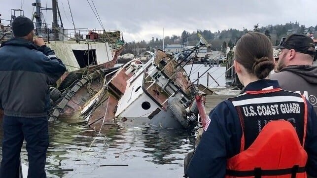 Video: Derelict Tug Goes Down Suddenly on Seattle's Ship Canal Video: Derelict Tug Goes Down Suddenly on Seattle's Ship Canal