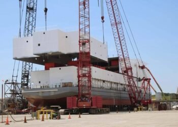US Navy Contracts Bollinger to Build Sixth Berthing Barge
