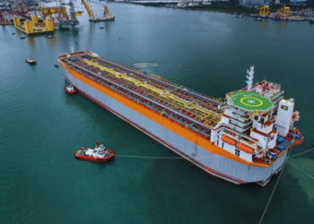 VIDEO: Hull of Giant Guyana-bound FPSO Enters Drydock in Singapore