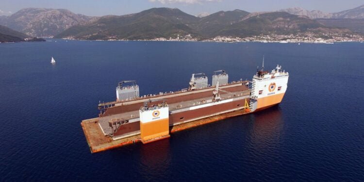Ship Photos of the Day – Dockwise Vanguard Loads Floating Dry Dock