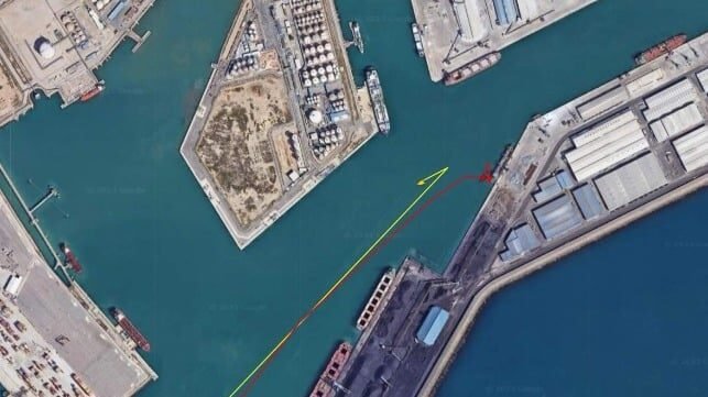 Bulk Carrier Strikes Moored Bulker at Port of Tarragona