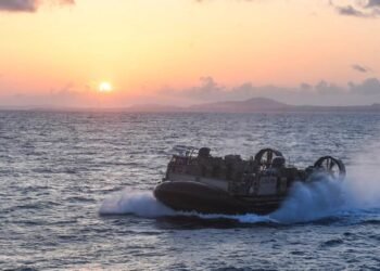 US Navy Accepts Delivery of LCAC 105