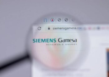 Siemens Energy Shares Tumble 31% as Wind Turbine Troubles Exposed