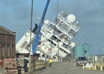 Ship Topples in Dry Dock in Scotland Injuring 25