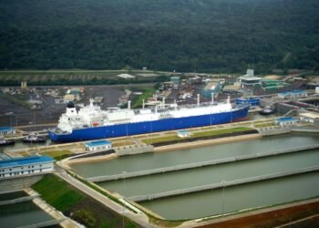 Ship Photos of the Day – Teekay LNG Carrier ‘Oak Spirit’ Transits Panama Canal
