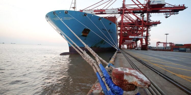 Analyst Predicts Maersk Will Enjoy a Bumper 2017