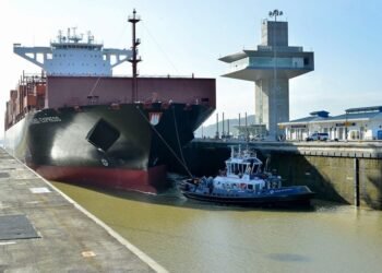 Panama Canal Welcomes Largest Ship to Date – MV Valparaiso Express