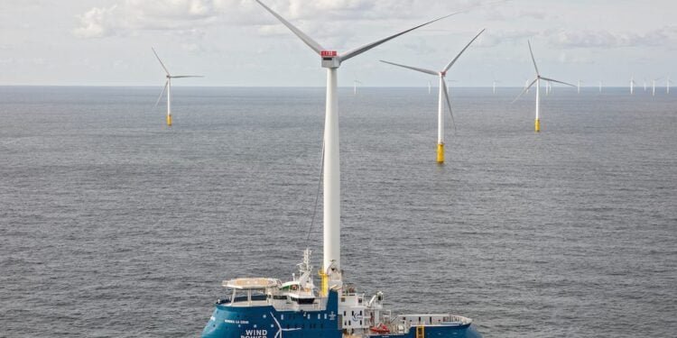 Wind Power Blows Through Nuclear, Coal as Costs Drop at Sea
