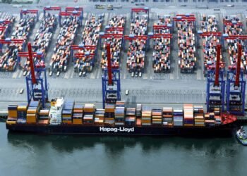 Shanghai Express port of hamburg hapag lloyd