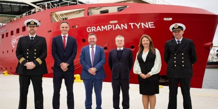 Champagne Smashes as Grampian Tyne SOV is Named for Dogger Bank Wind Farm