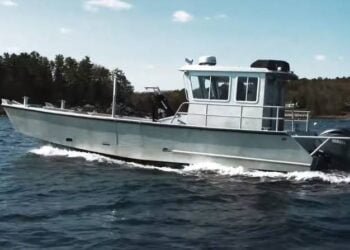 Lyman-Morse Builds Workboat for the University of New Hampshire