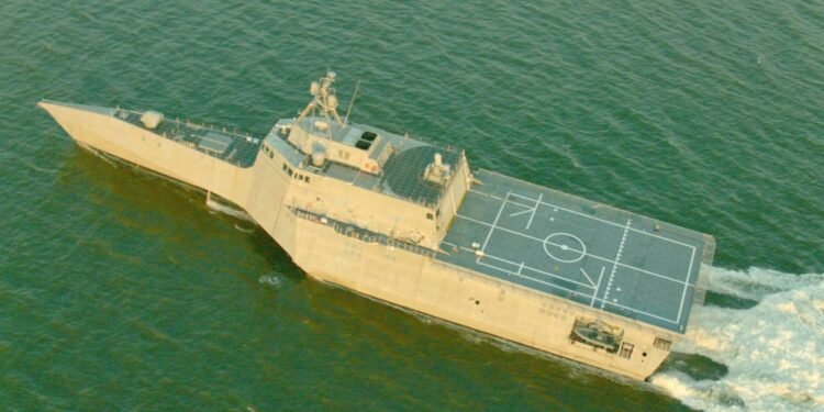 UNITED STATE Navy's New Littoral Combat Ship Cracked Going Through in Panama Canal U.S. Navy’s New Littoral Combat Ship Cracked Going Through in Panama Canal