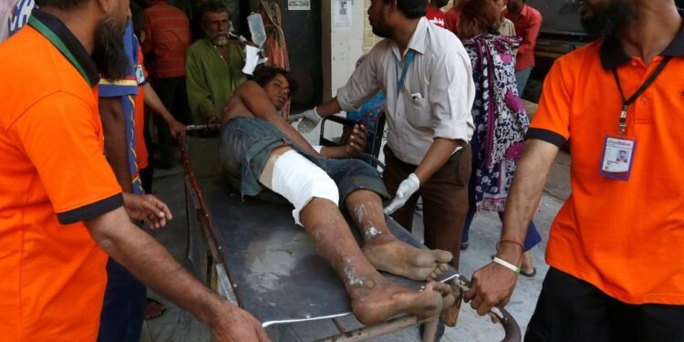 12 Dead, Scores Injured in Huge Blast at Pakistani Shipbreaking Yard