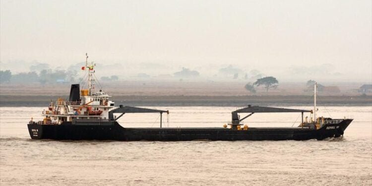 Gunmen Seize Six Crew from Bulk Carrier in Philippines