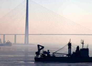 10 Biggest Straits Of The World