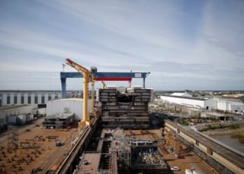 France Vows to Keep Stake in Struggling STX Shipyard
