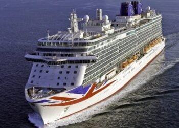 Video: P&O Cruise Ship Breaks Away From Moorings and Drifts Into Tanker