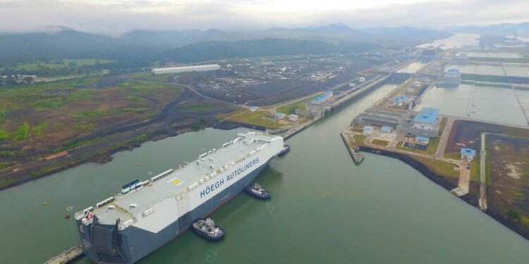 Ship Photos of the Day – World’s Largest Pure Car and Truck Carrier, Höegh Target, Transits Expanded Panama Canal