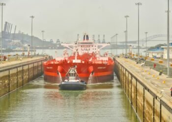 Suezmax Aegean Unity new panama canal locks