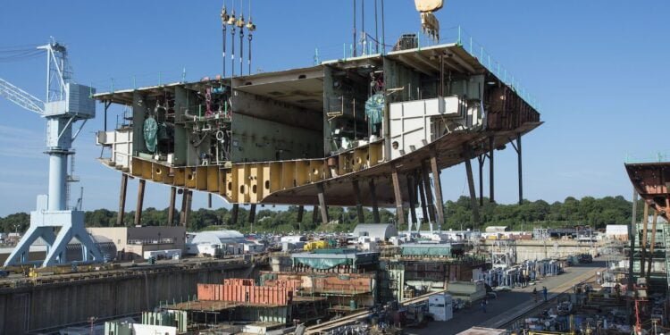 WATCH: 900-Ton Ford Class Superlift at Newport News Shipbuilding