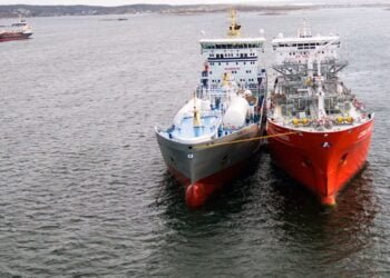 First Ship-to-Ship LNG Bunkering Completed in Sweden