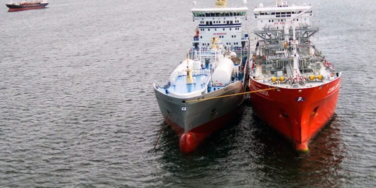 First Ship-to-Ship LNG Bunkering Completed in Sweden