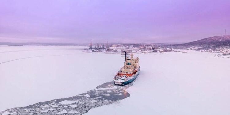 Russia In Talks with China, India to Develop More Ice-class Vessels