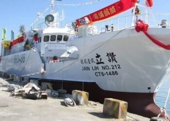 Good Samaritans Rescue Crew of Sinking Longliner off South Africa