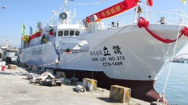 Good Samaritans Rescue Crew of Sinking Longliner off South Africa