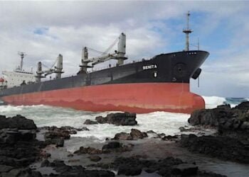 Salvors Prepare to Refloat MV Benita in Mauritius