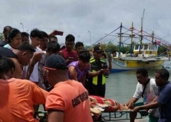 Tanker Capsizes Fishing Vessel Off Scarborough Shoal, Killing Three