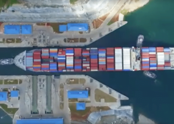 WATCH: Drone Video Shows How Giant Containerships Enter Panama Canal’s New Locks