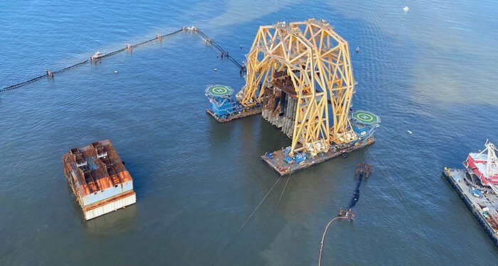 Heavy lift vessel holds section of Golden Ray wreck