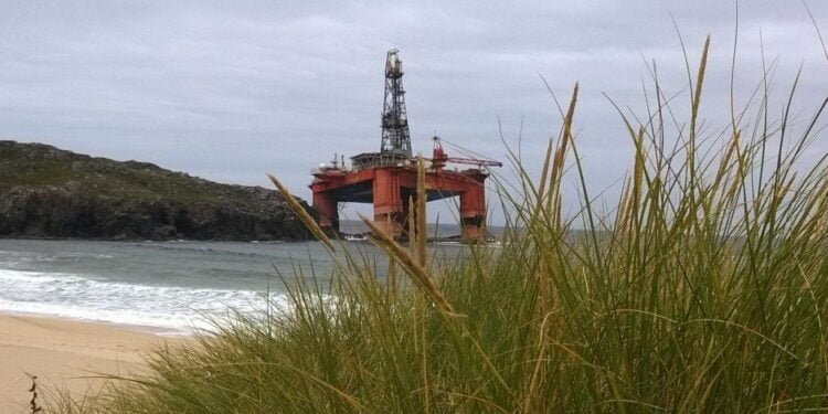 Salvage Team Boards Stricken Drilling Rig in Scotland – UPDATE