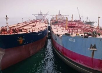 UN Removes Oil from Decaying Tanker Off Yemen