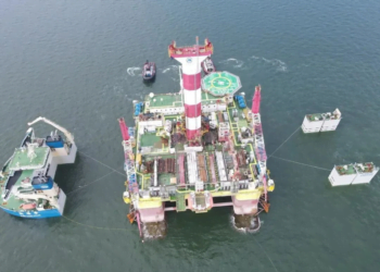 COSCO Shipping Sets Semi-Sub Heavy Lift Record
