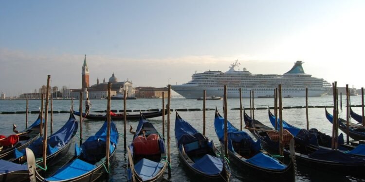 Italy Heightens Security Level at Tourist Ports Italy Heightens Security Level at Tourist Ports