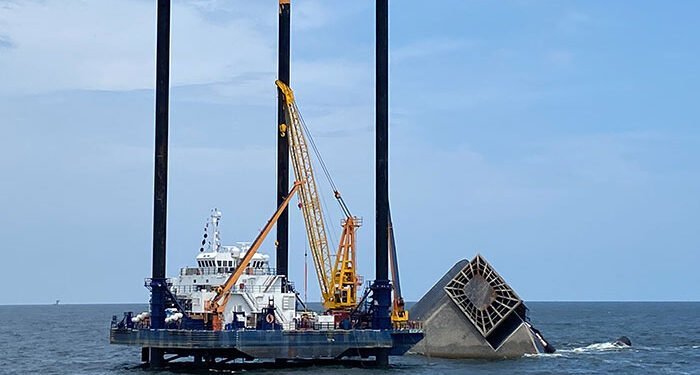 SEACOR Eagle lift boat near capsized SEACOR PowerOR Eagle