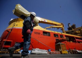 As Korean Shipyards Founder, Central Bank Dragged Into Rescue Bid