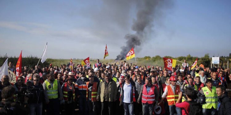 Strike at France’s Le Havre Oil Terminal Extended Until Monday