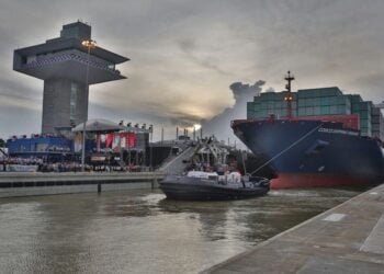 Ship Photos of the Day – Inaugural Transit of the Panama Canal Expansion