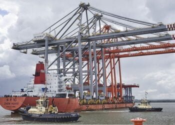 Ship Photos of the Day – Arrival of New Cranes for London Gateway’s Third Berth
